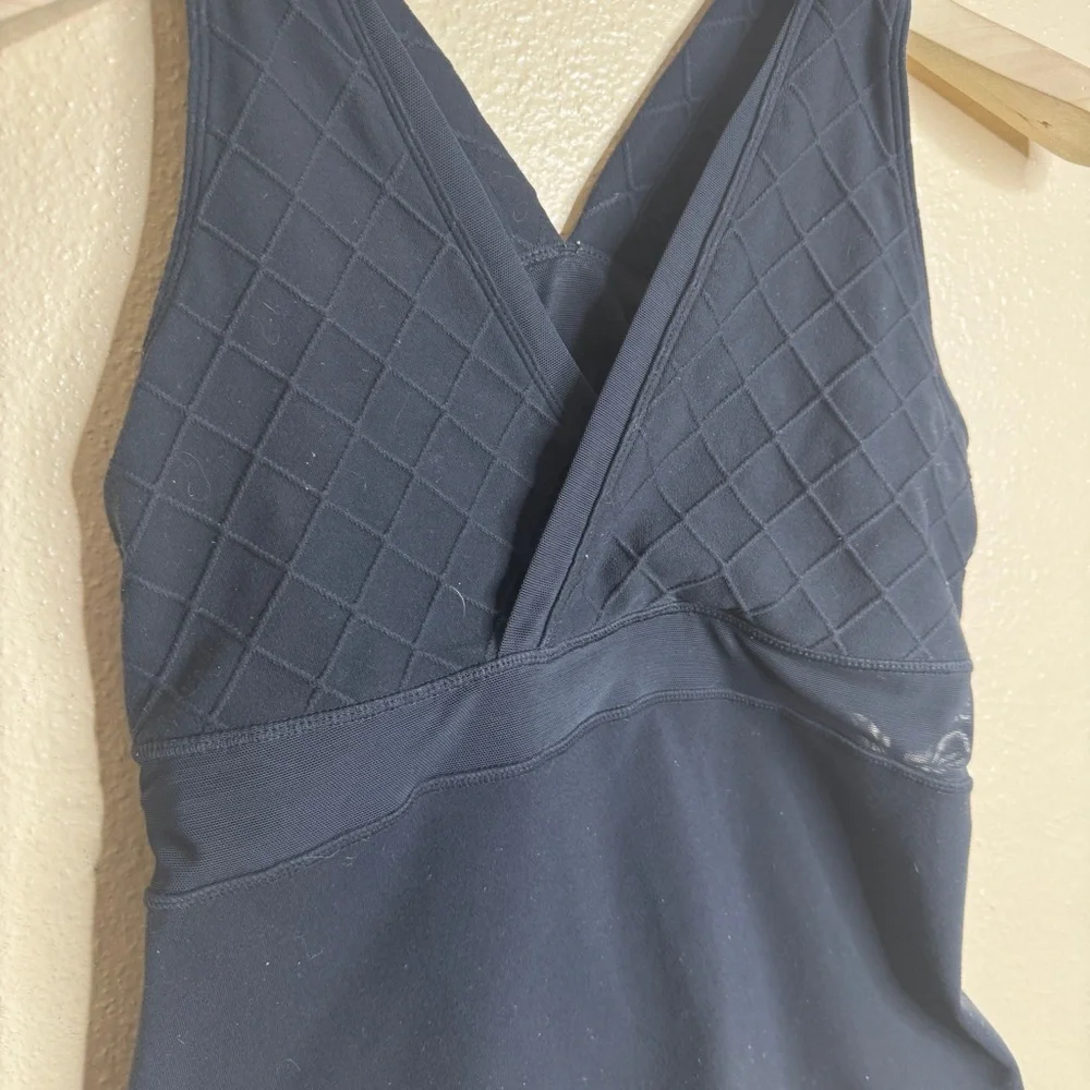 Lululemon Athletica Tank Top Women's Black 6 Deep V-Neck Racerback Performance - Picture 2 of 7